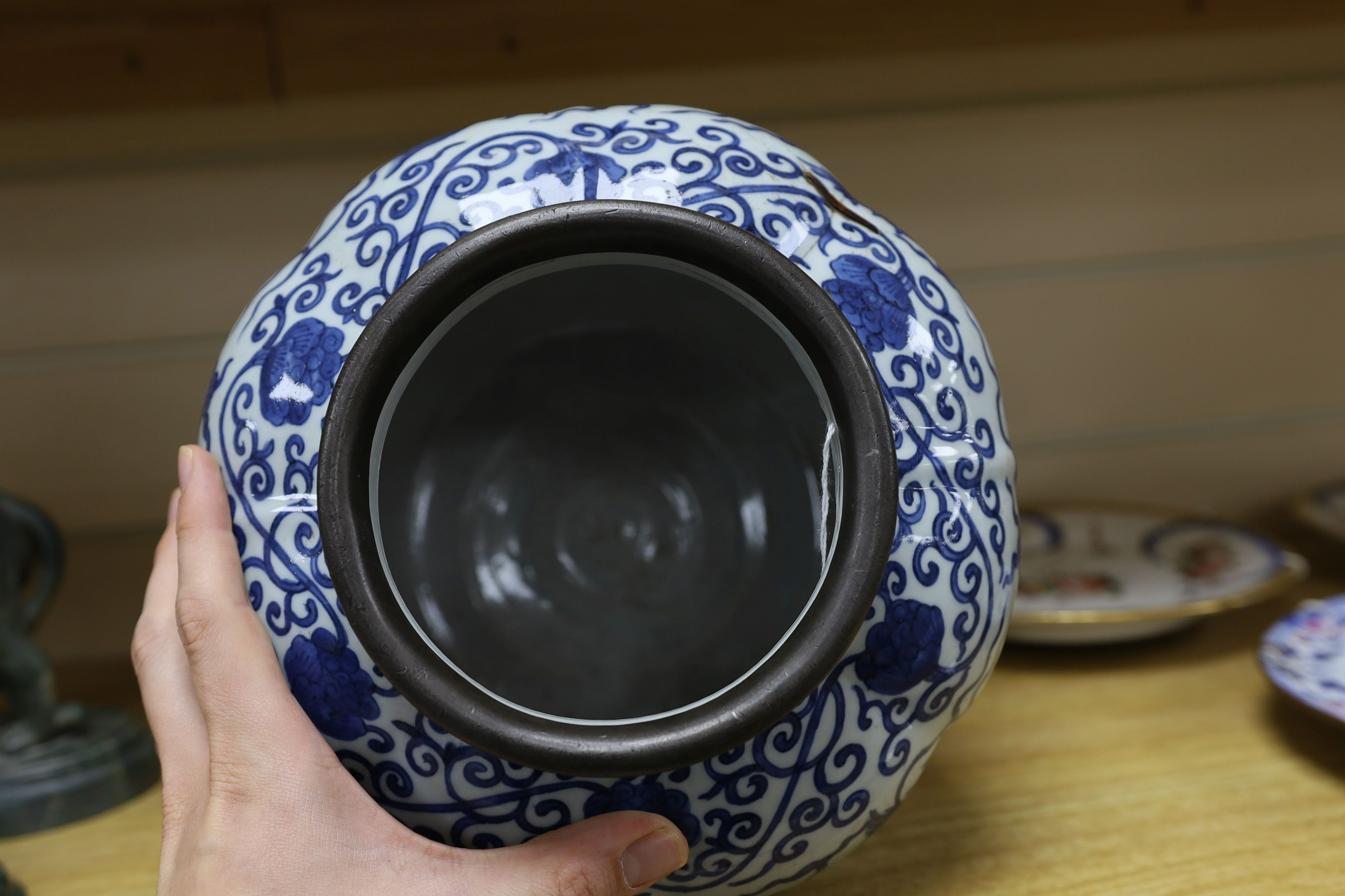 A Chinese blue and white ‘dragon jar, Wanli mark and possibly of the period, 23 cm high
